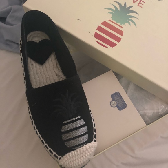 Pinapples and love - Picture 2 of 2